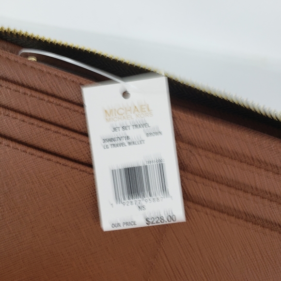 MICHAEL KORS LARGE ZIP A ROUND MK BROWN WALLET - Picture 10 of 12